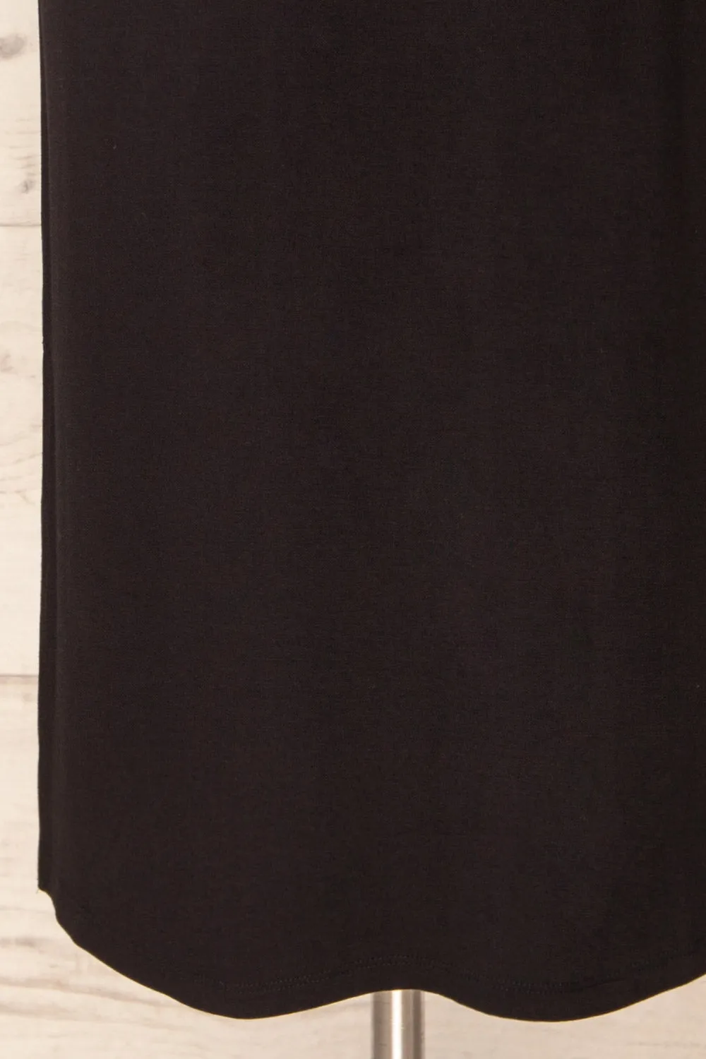 Bucarest Black | Relaxed Fit Midi Dress w/ Short Sleeves