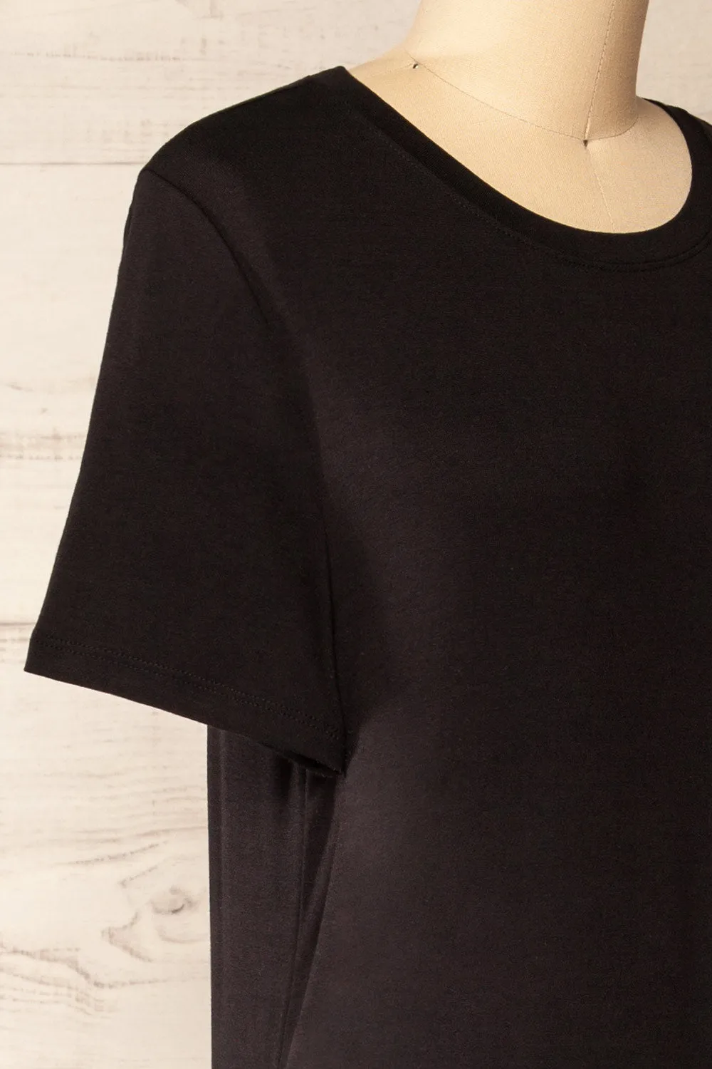 Bucarest Black | Relaxed Fit Midi Dress w/ Short Sleeves