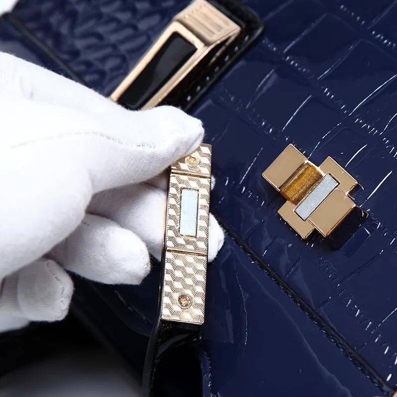 Casual fashion handbag