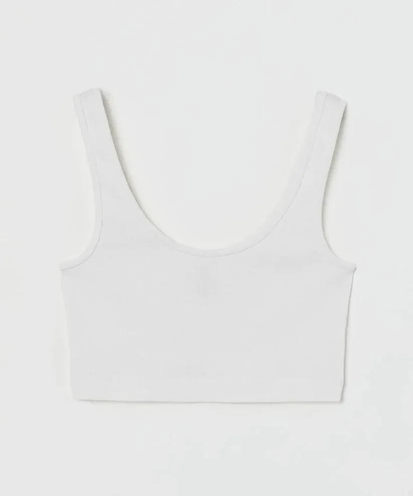 Chill & Chic: The Essential Crop Top