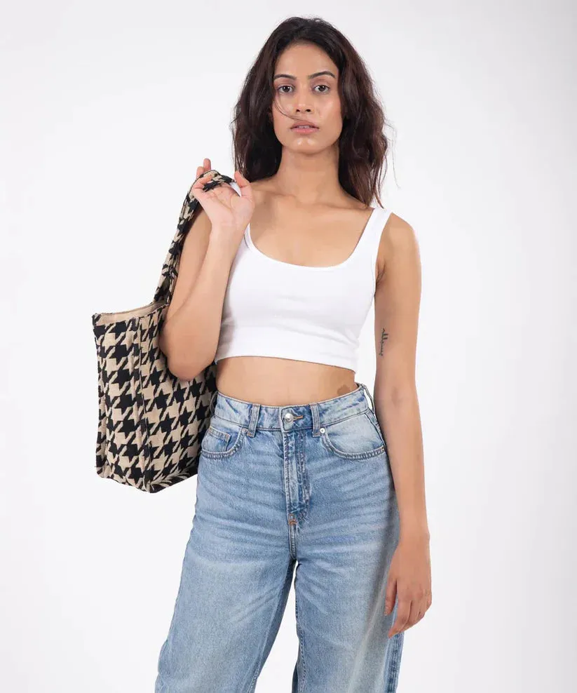 Chill & Chic: The Essential Crop Top