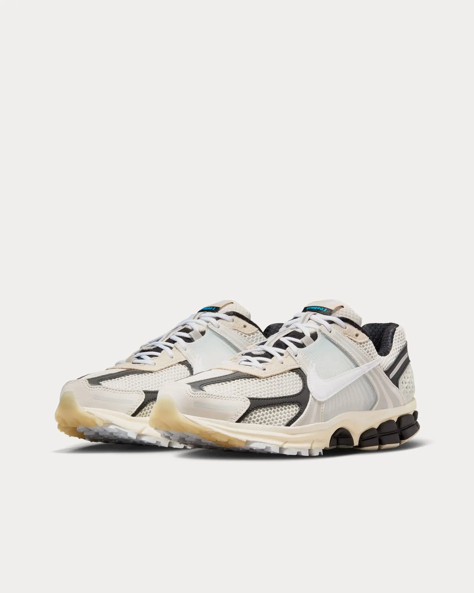 Zoom Vomero 5 Supersonic / Light Bone / Black Low Top Sneakers