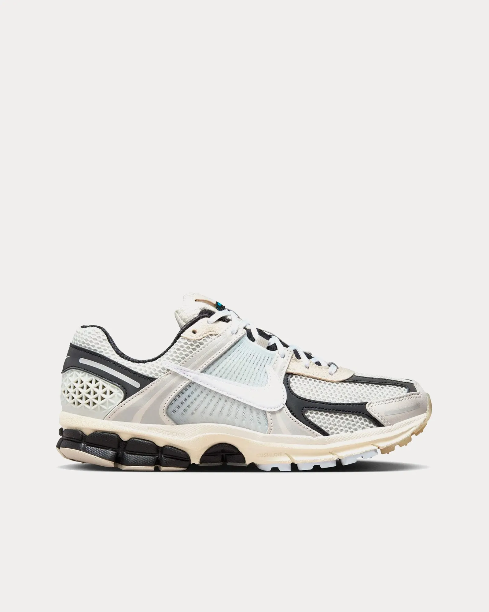 Zoom Vomero 5 Supersonic / Light Bone / Black Low Top Sneakers